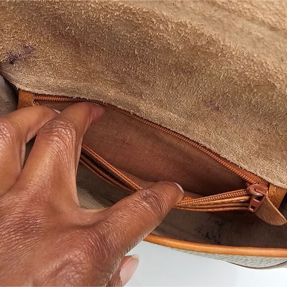 Dooney & Bourke Pebble All Equestrian Tack Leather CrossBody Bag - Picture 2 of 6